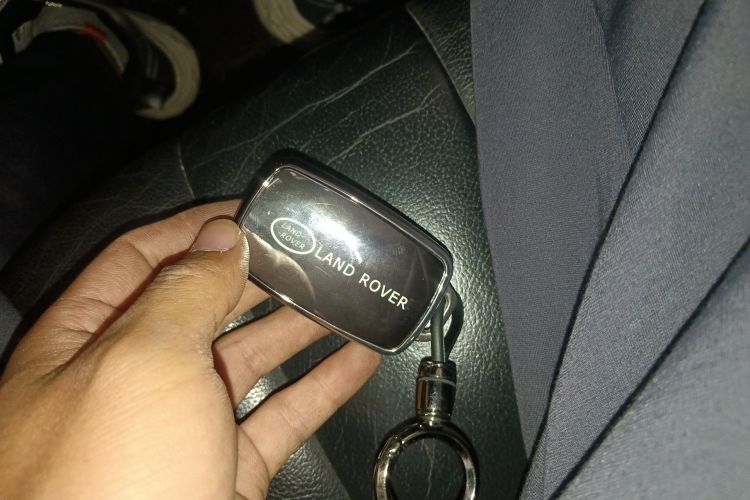 路虎 揽胜极光(进口) 2014款 2.0T 5门耀真版中控内饰7001