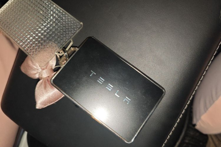 特斯拉 Model 3 2021款 标准续航后驱升级版 3D6中控内饰7001