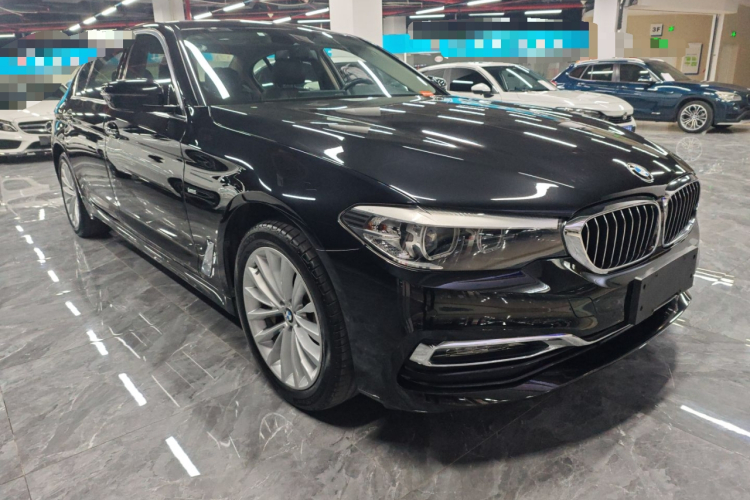 宝马5系 2018款 改款 530Li 领先型 豪华套装车身外观3