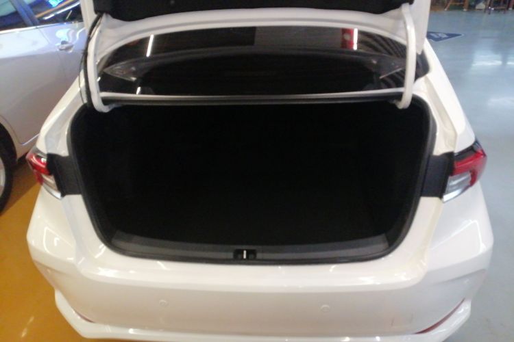 丰田 卡罗拉 2023款 1.8L 智能电混双擎 精英版机舱底盘23