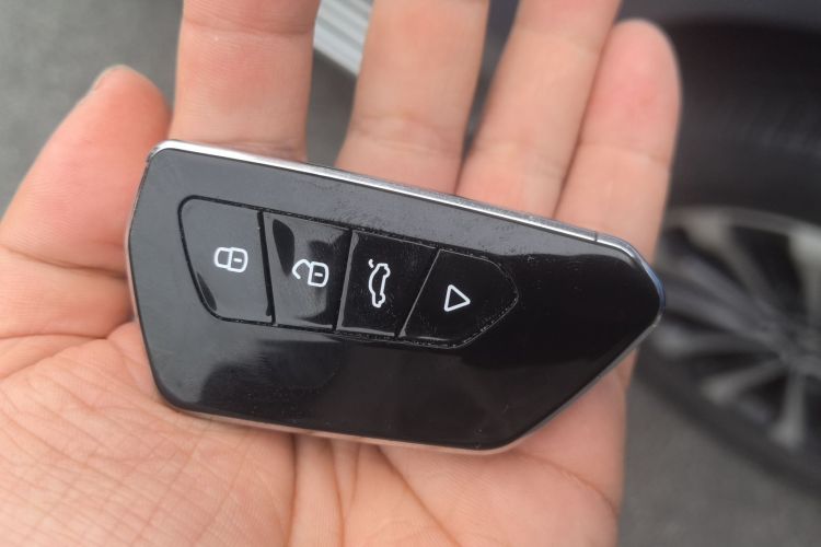 上汽大通MAXUS D90 2017款 2.0T 自动四驱 天狼星中控内饰7001