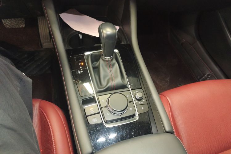 马自达3 昂克赛拉 2022款 2.0L 自动质雅黑曜版中控内饰18