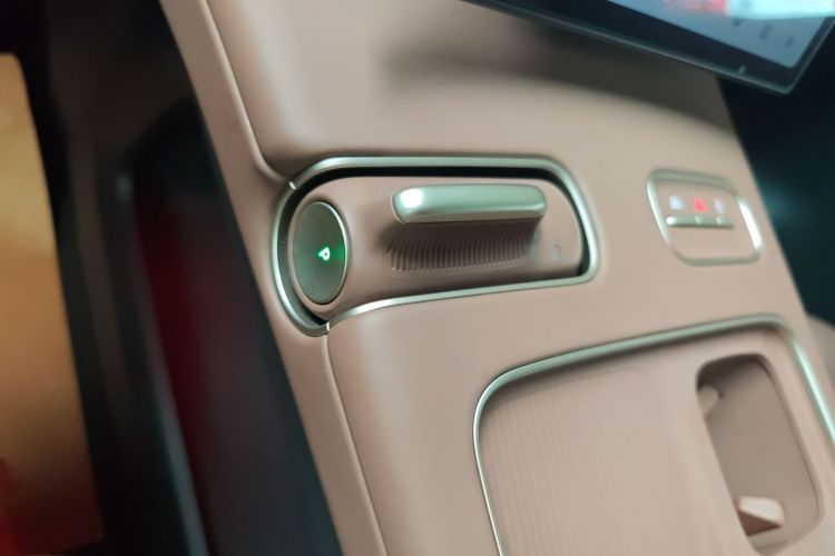 蔚来ES8 2023款 100kWh 签名版中控内饰18