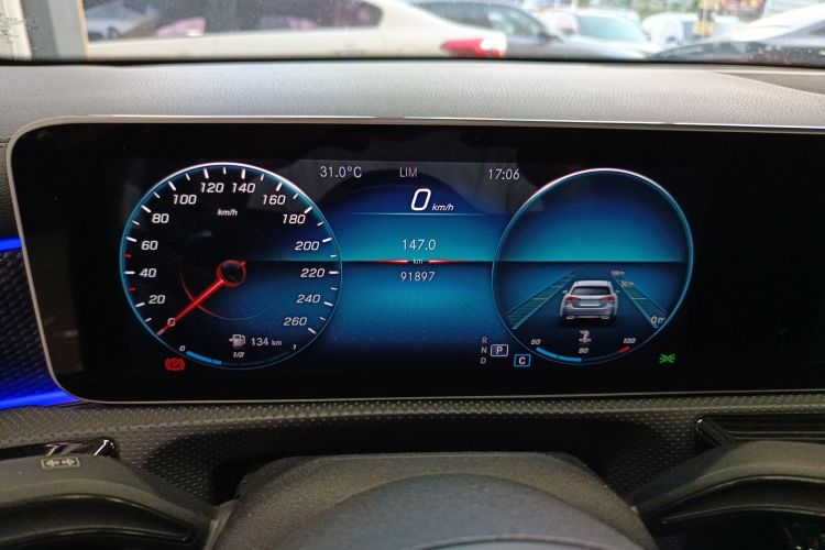 奔驰A级 2020款 A 200 L 运动轿车中控内饰14