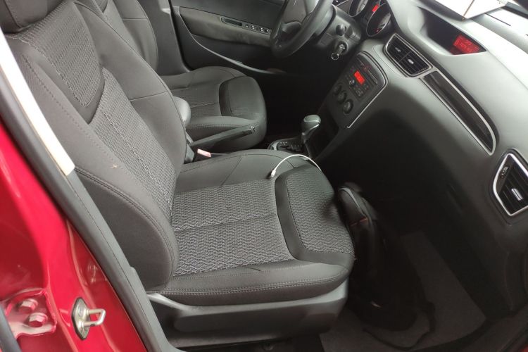 标致308 2014款 乐享版 经典 1.6L 自动优尚型局部细节41