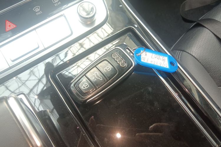 奥迪Q7 2022款 55 TFSI quattro S line运动型中控内饰11