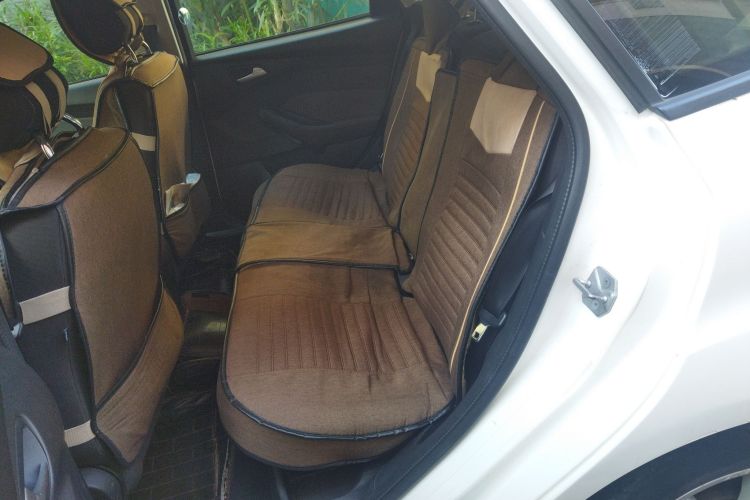 福特 福克斯 2012款 两厢 1.6L 手动舒适型中控内饰21