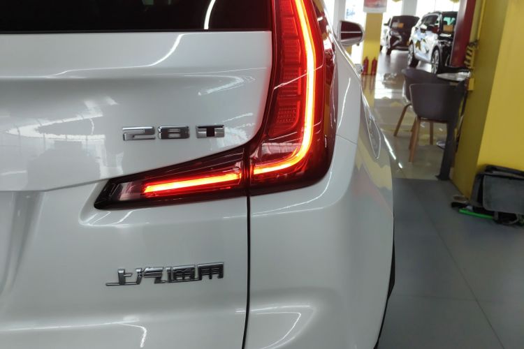 凯迪拉克XT4 2021款 28T 两驱领先型车身外观9