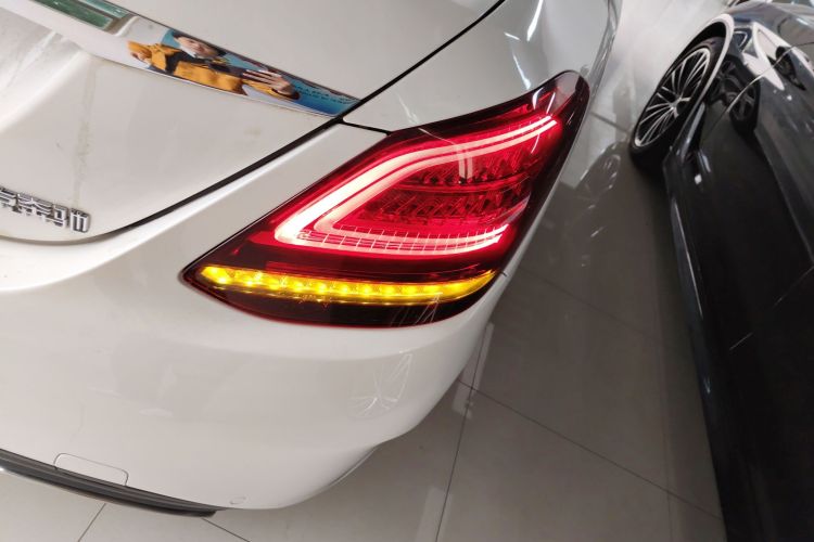 奔驰C级 2020款 C 260 L 运动版车身外观9