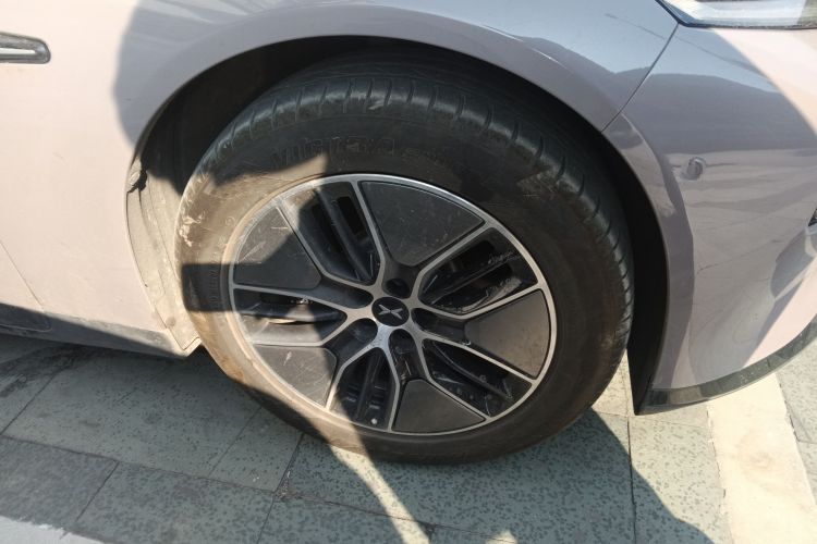 小鹏P7 2024款 P7i 550 Pro车身外观10