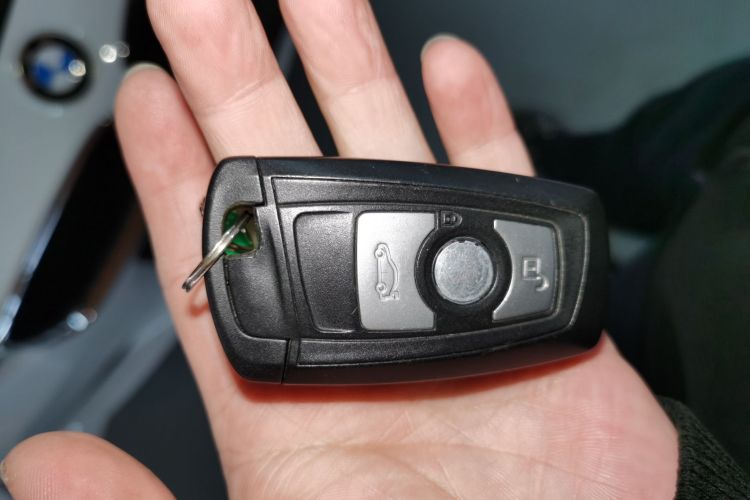 宝马3系 2014款 320i 时尚型中控内饰7001