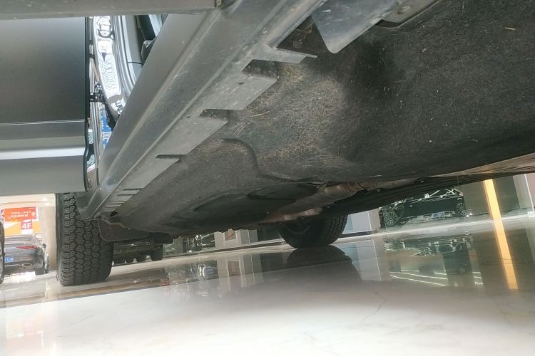 路虎卫士 2024款 110 3.0T P400 暗黑特别版局部细节9001