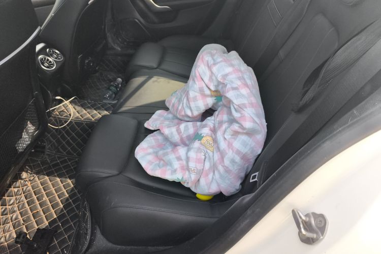 奔驰A级 2022款 改款 A 200 L 运动轿车动感型中控内饰21