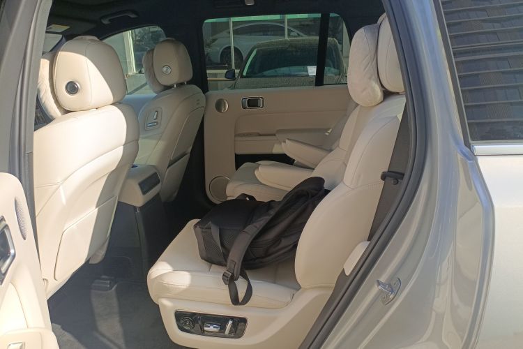 理想汽车 理想L9 2024款 Ultra中控内饰7004