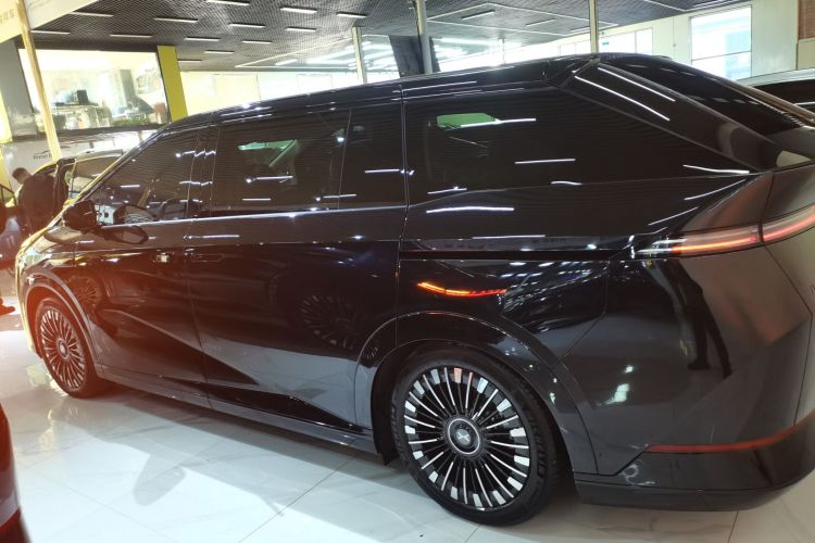 小鹏X9 2025款 740超长续航 Max车身外观4