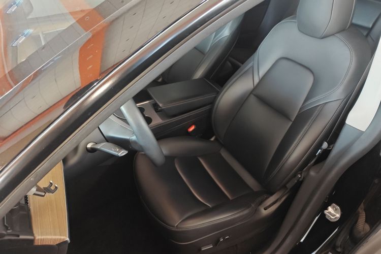 特斯拉 Model Y 2022款 后轮驱动版中控内饰19