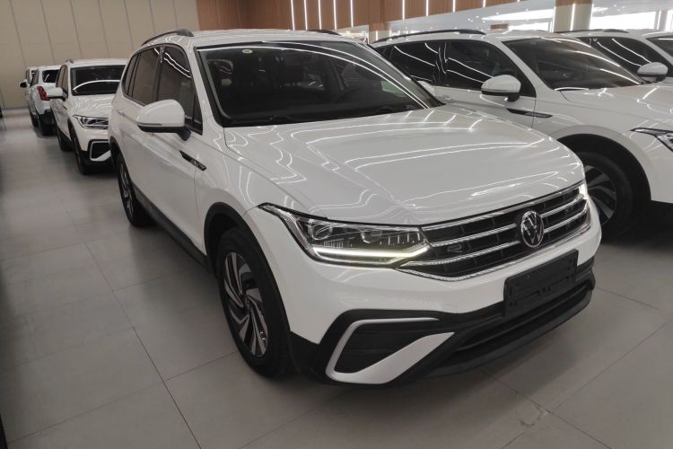 大众 途观L 2022款 330TSI 自动两驱舒享版车身外观3