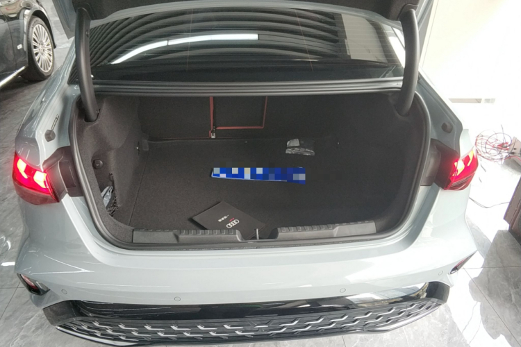 奥迪A3 2025款 A3L Limousine 35TFSI 飞驰尊享型机舱底盘23