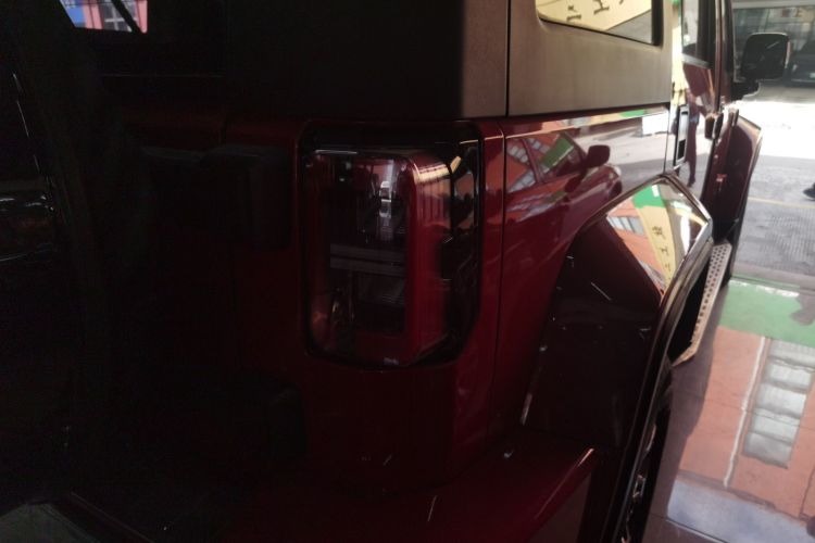 北京BJ40 2018款 PLUS 2.3T 自动四驱旗舰版 国V车身外观6006