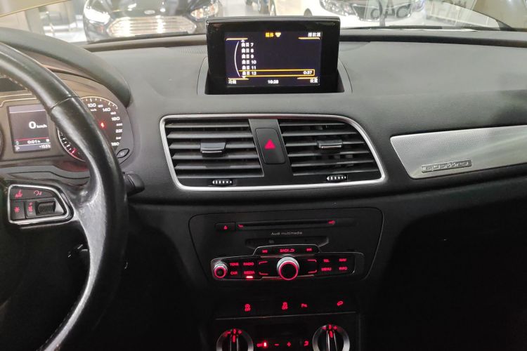奥迪Q3 2015款 35 TFSI quattro 技术型中控内饰16