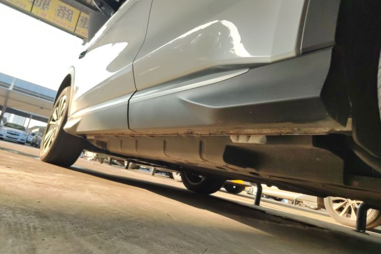 比亚迪 宋PLUS新能源 2025款 DM-i 智驾版 112KM 尊荣型局部细节9002