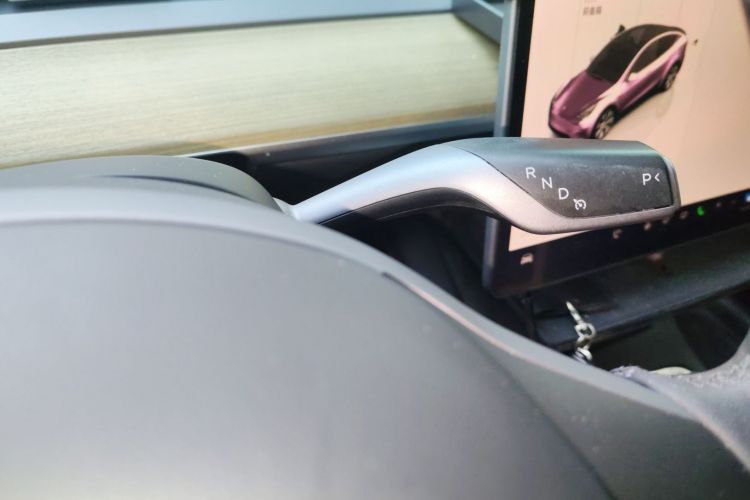 特斯拉 Model Y 2022款 改款 长续航全轮驱动版中控内饰18