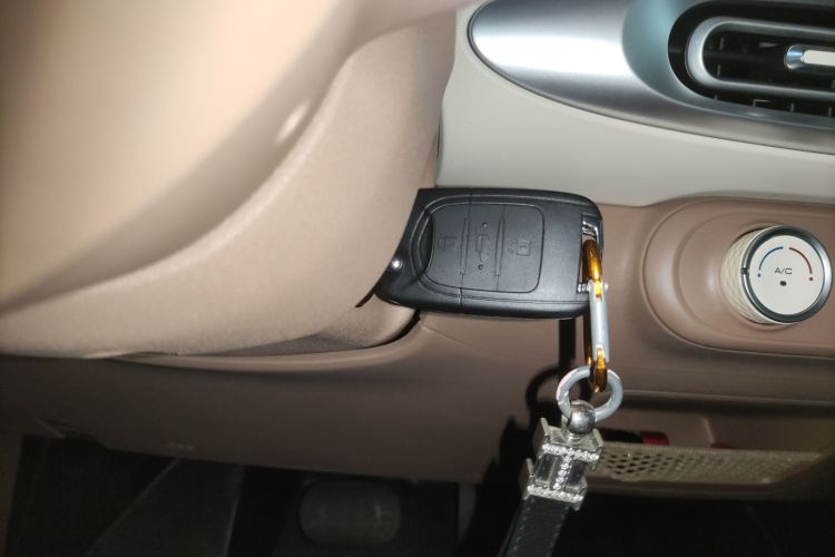 五菱汽车 宏光MINIEV 2025款 四门版 进阶款中控内饰7001