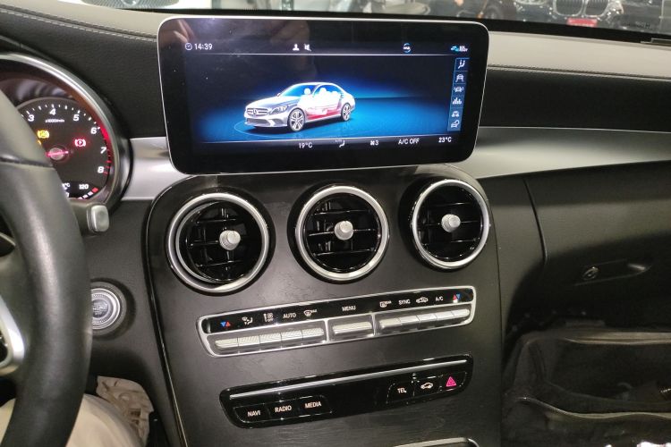 奔驰C级 2019款 C 180 L 时尚型运动版局部细节16