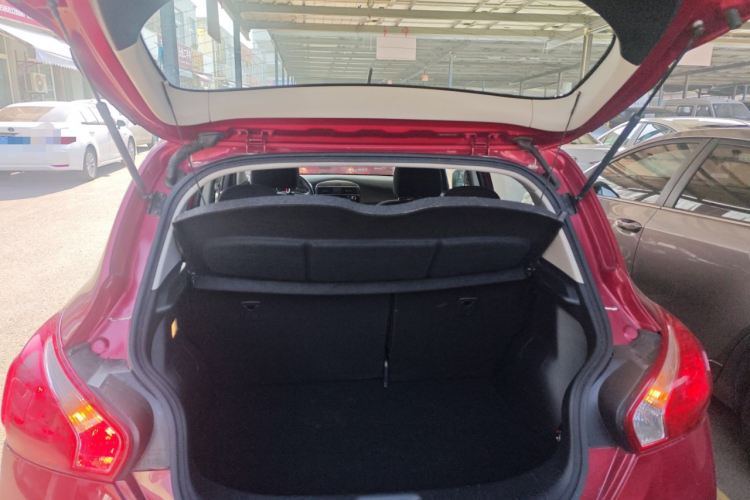 日产 骐达TIIDA 2014款 1.6L CVT舒适型机舱底盘23