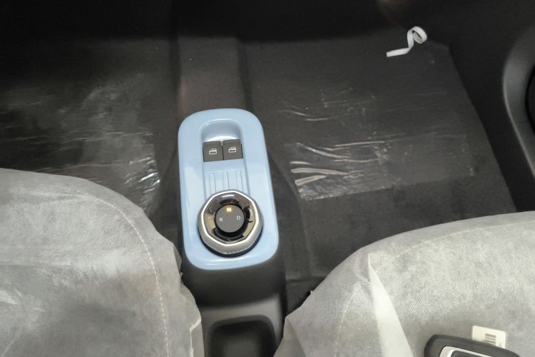 吉利银河 2024款 熊猫mini 200km 耐力熊中控内饰18