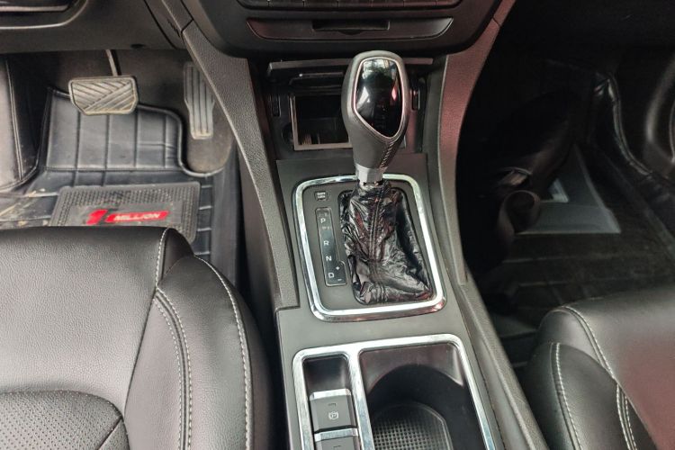 吉利汽车 帝豪 2017款 三厢百万款 1.5L CVT向上版中控内饰18