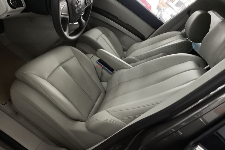 别克GL8 2022款 陆上公务舱 652T 舒适型中控内饰19