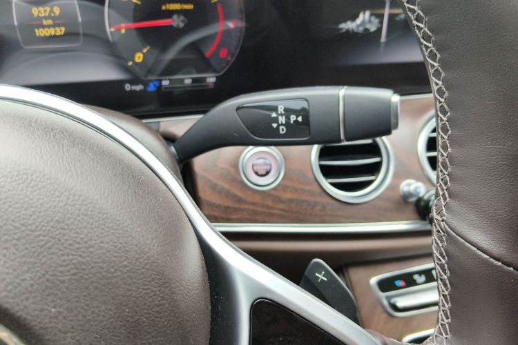 奔驰E级 2020款 E 300 L 时尚型局部细节18