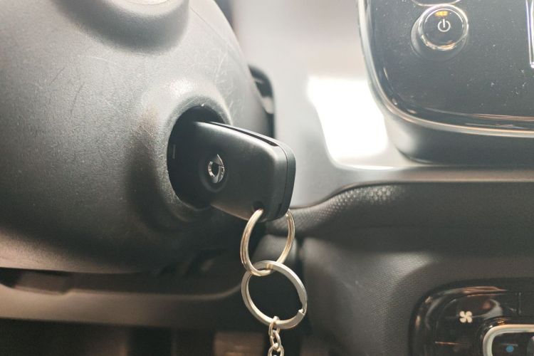 smart fortwo 2016款 0.9T 66千瓦硬顶先锋版中控内饰11