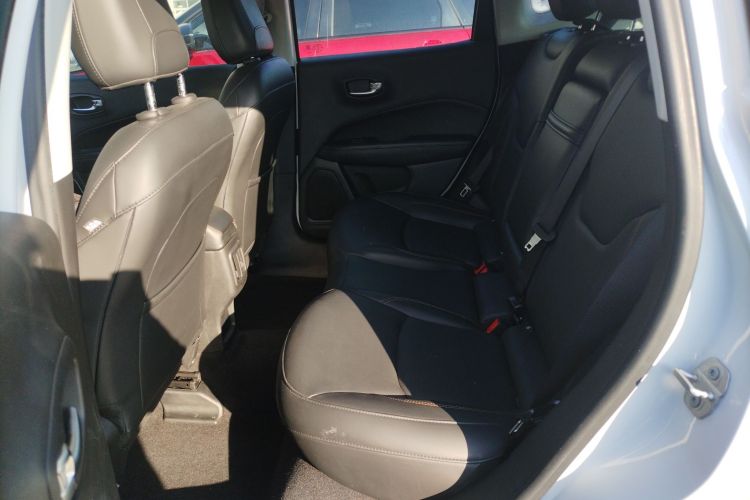 Jeep 指南者 2020款 220T 自动领先版中控内饰21