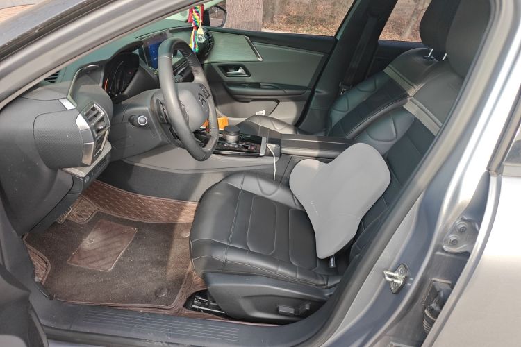 雪铁龙 凡尔赛C5 X 2022款 1.6T 享不凡 虎年开门红版中控内饰19