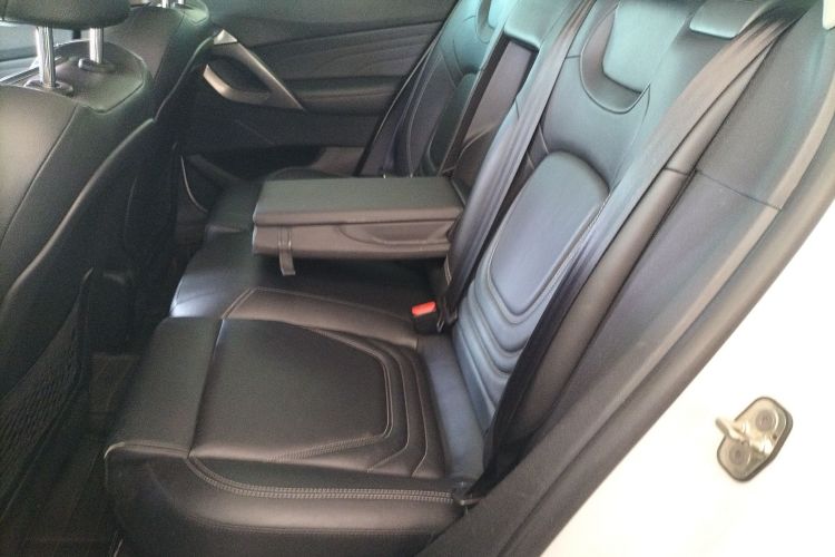 DS 5 2015款 1.6T 雅致版THP160中控内饰7004