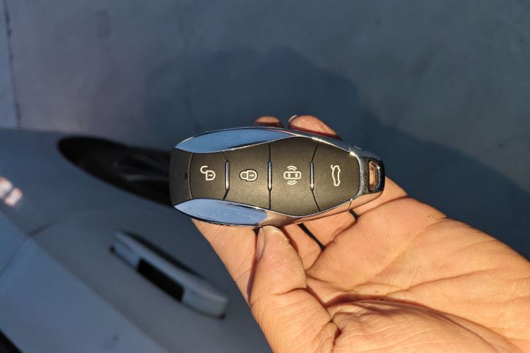 红旗EH7 2024款 690 Pro中控内饰7001