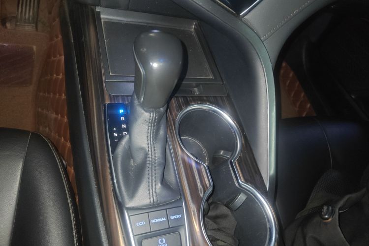 丰田 凯美瑞 2018款 2.5G 豪华版中控内饰18