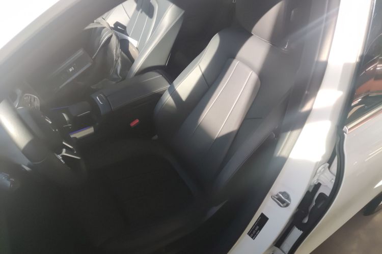 奔驰GLB 2022款 改款 GLB 200 动感型中控内饰19