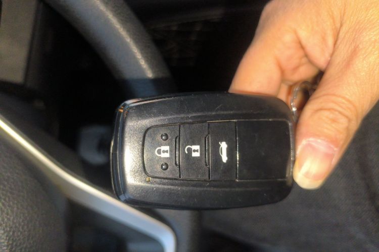 丰田 雷凌 2021款 185T CVT运动版中控内饰11