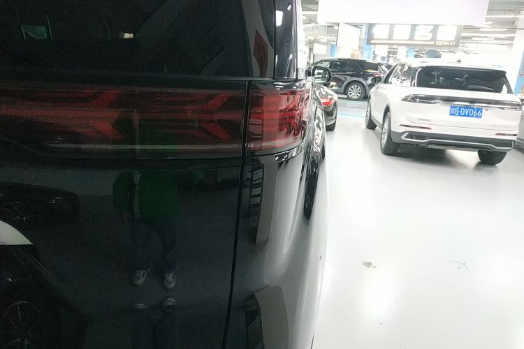 腾势D9 2023款 DM-i 965 尊享型车身外观9