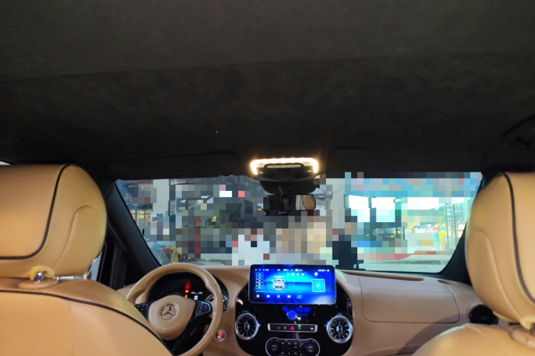 奔驰 威霆 2021款 2.0T 精英版 7座中控内饰22