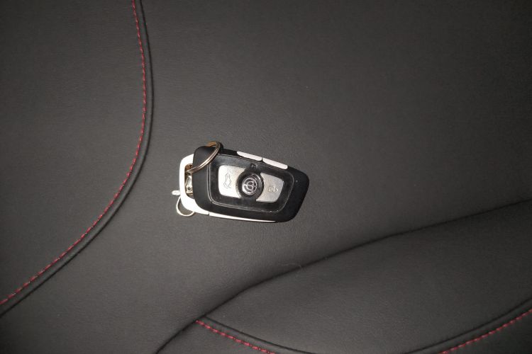 中华V3 2015款 1.5L 自动智能型中控内饰11