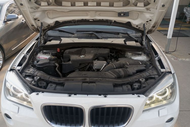 宝马X1 2014款 sDrive18i 领先型机舱底盘24