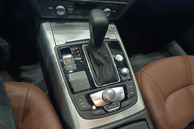 奥迪A6L 2018款 30周年年型 45 TFSI quattro 运动型局部细节18