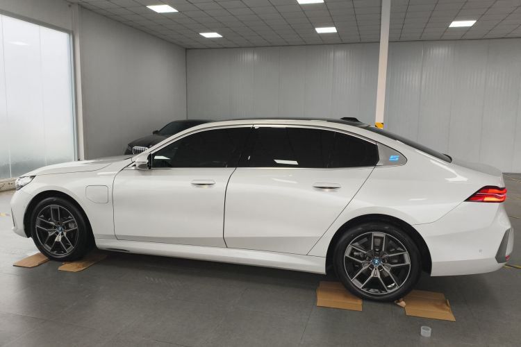 宝马i5 2024款 eDrive 35L  豪华套装车身外观6003