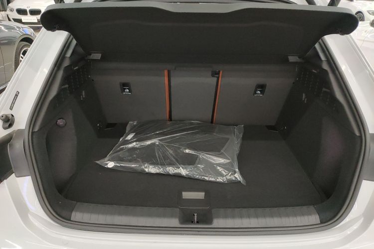 奥迪A3 2025款 Sportback 35TFSI 飞驰尊享型机舱底盘23