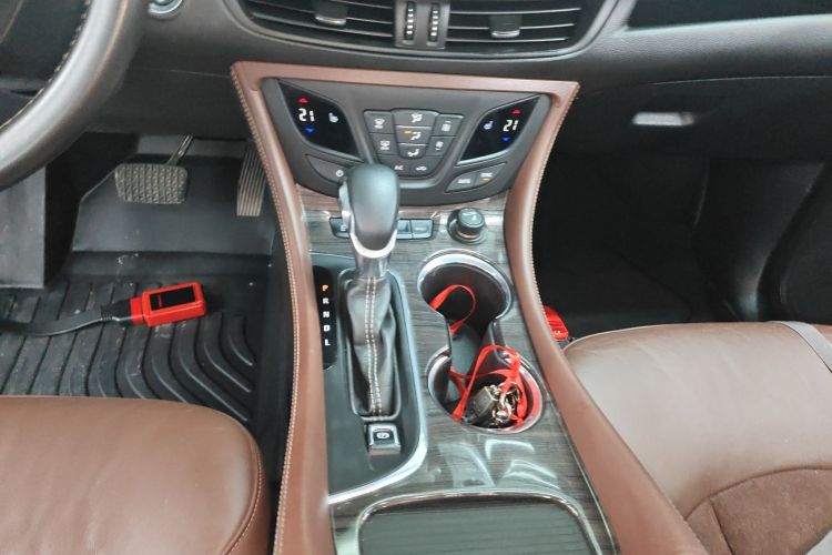 别克 昂科威 2016款 28T 四驱精英型中控内饰18