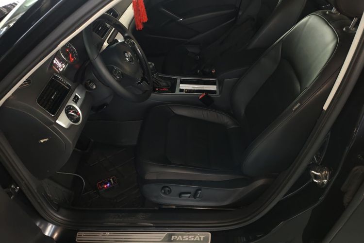 大众 帕萨特 2015款 1.8TSI DSG尊荣版中控内饰19